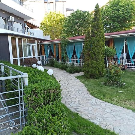 Danita Apartments & Diva Restaurant Bbq&Pool Bar Varna Esterno foto