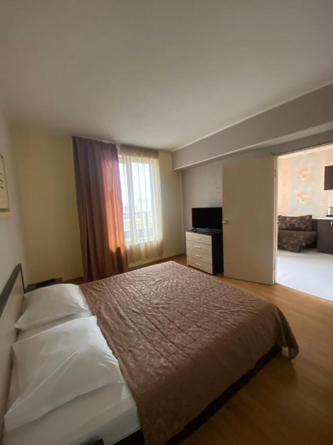 Danita Apartments & Diva Restaurant Bbq&Pool Bar Varna Esterno foto