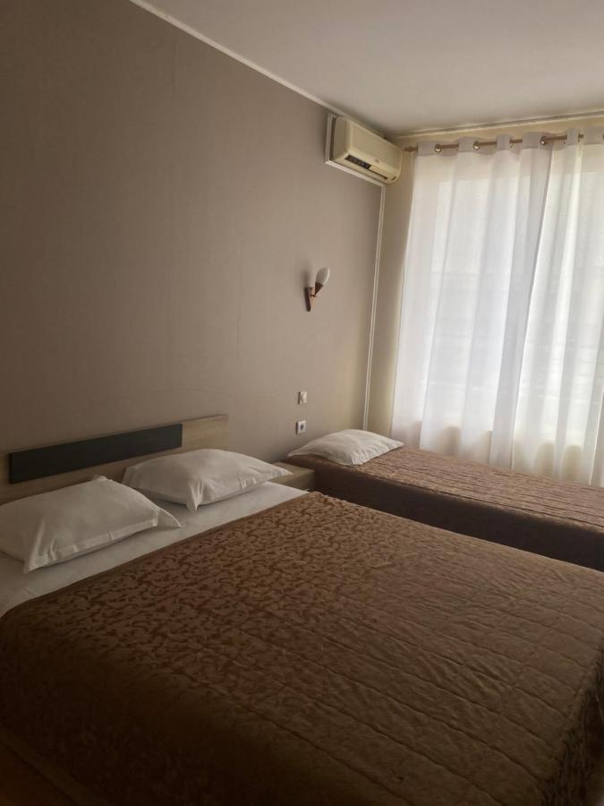 Danita Apartments & Diva Restaurant Bbq&Pool Bar Varna Esterno foto