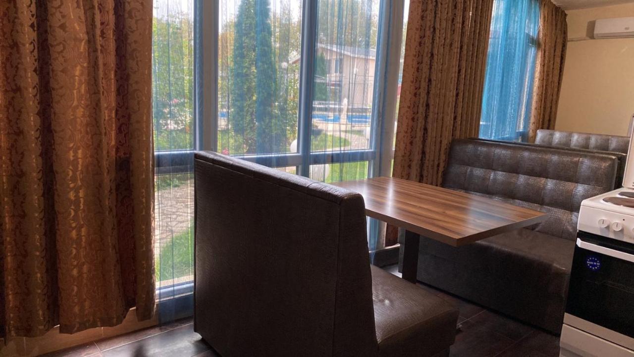 Danita Apartments & Diva Restaurant Bbq&Pool Bar Varna Esterno foto