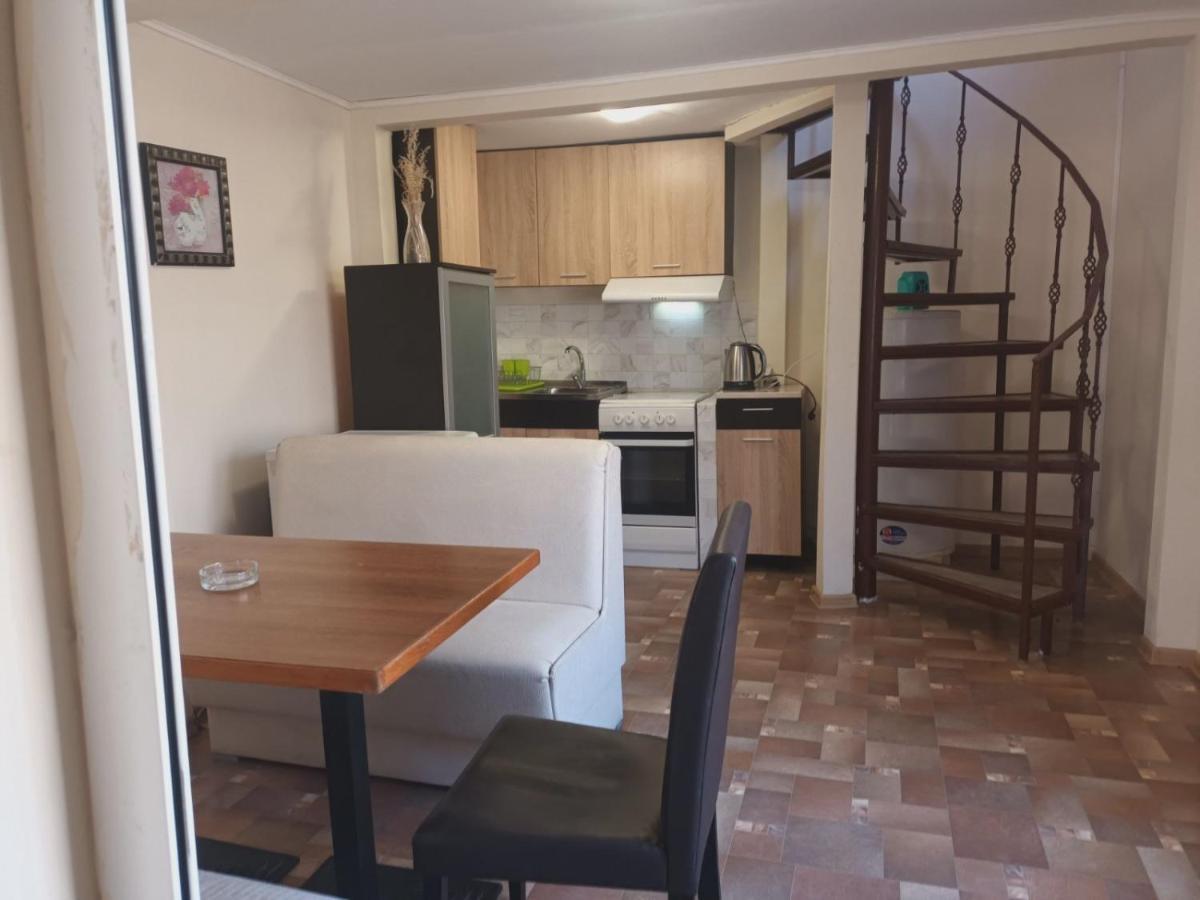 Danita Apartments & Diva Restaurant Bbq&Pool Bar Varna Esterno foto