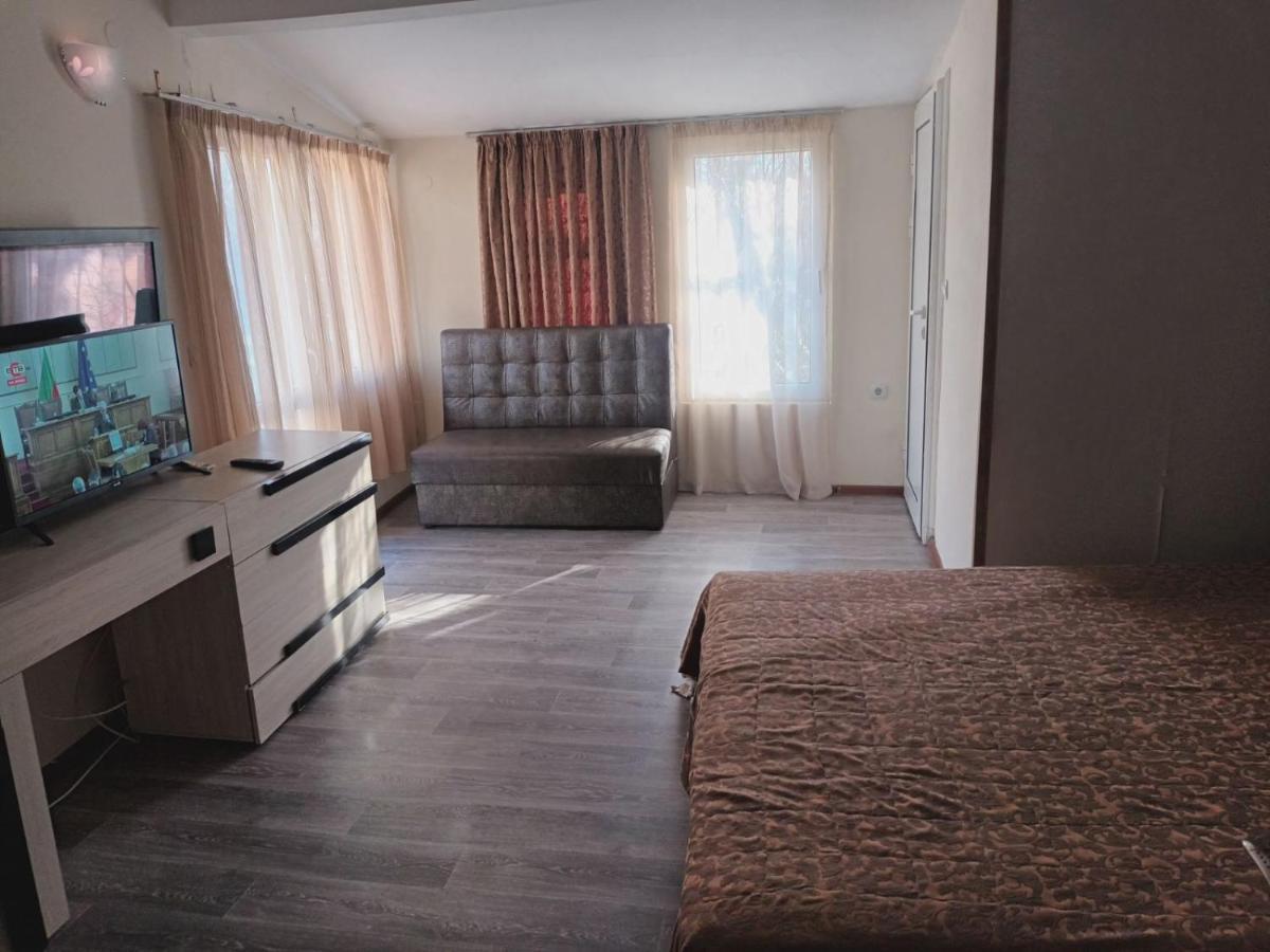 Danita Apartments & Diva Restaurant Bbq&Pool Bar Varna Esterno foto