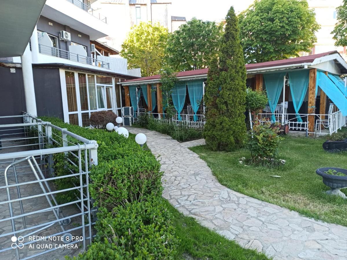 Danita Apartments & Diva Restaurant Bbq&Pool Bar Varna Esterno foto