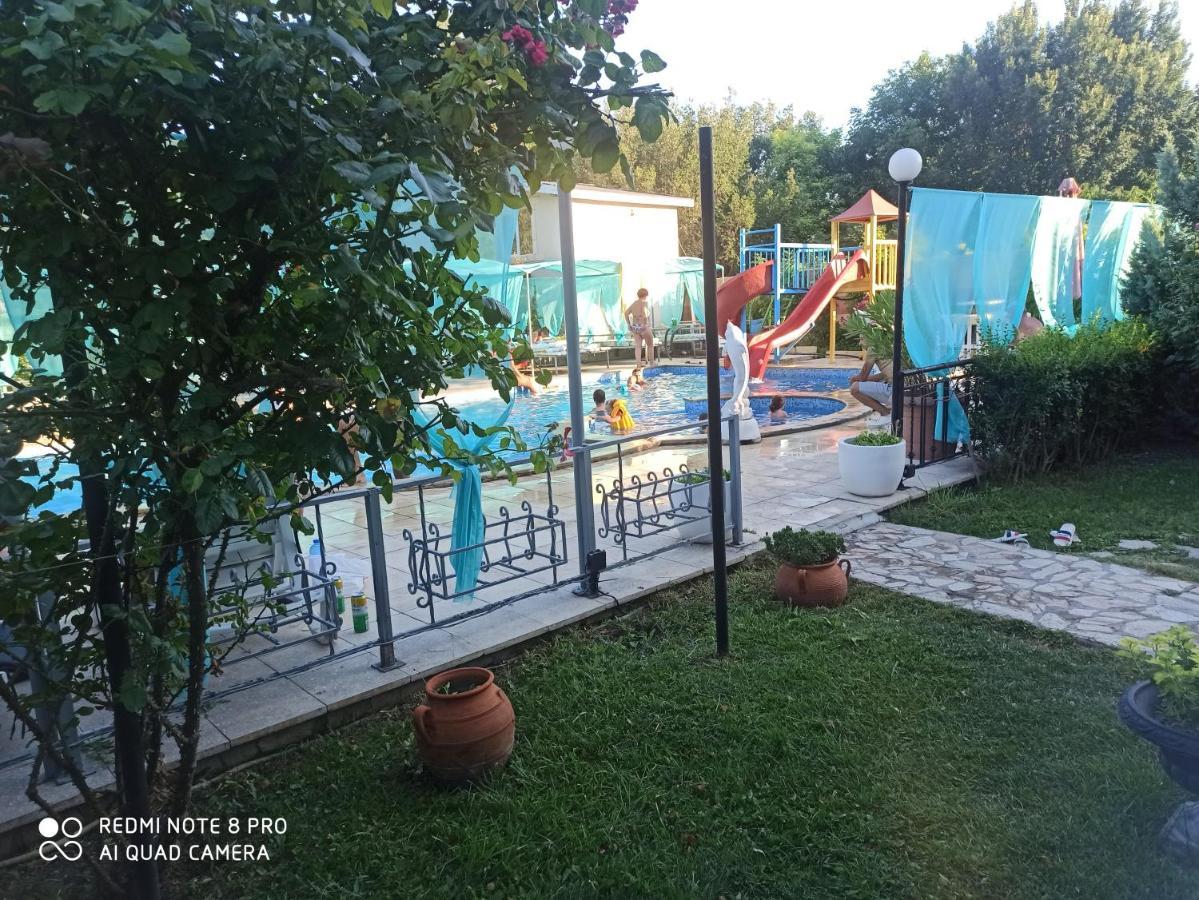 Danita Apartments & Diva Restaurant Bbq&Pool Bar Varna Esterno foto