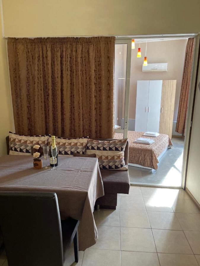 Danita Apartments & Diva Restaurant Bbq&Pool Bar Varna Esterno foto