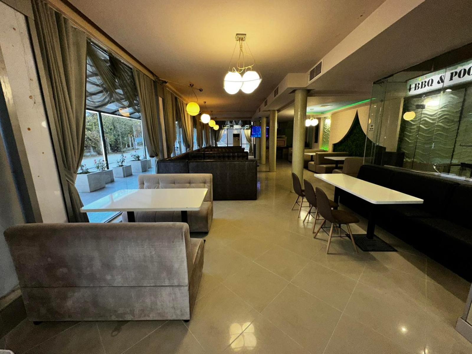 Danita Apartments & Diva Restaurant Bbq&Pool Bar Varna Esterno foto