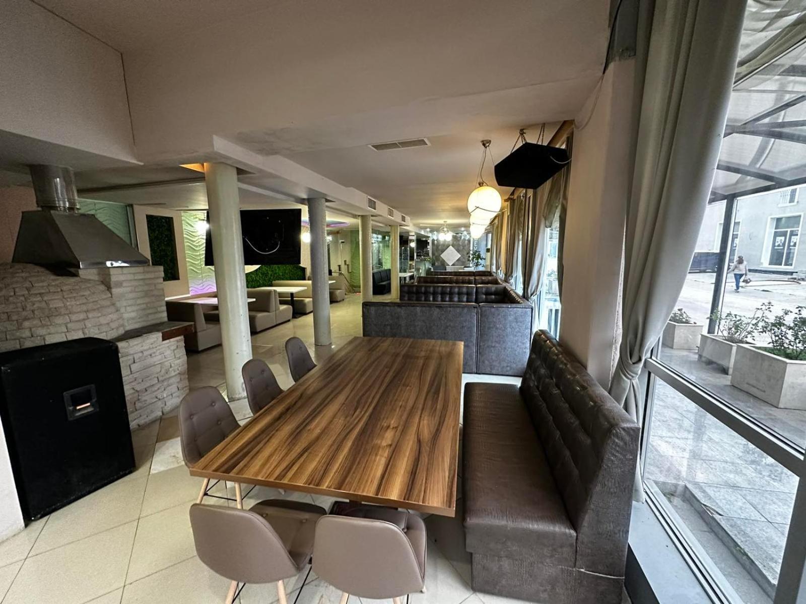 Danita Apartments & Diva Restaurant Bbq&Pool Bar Varna Esterno foto
